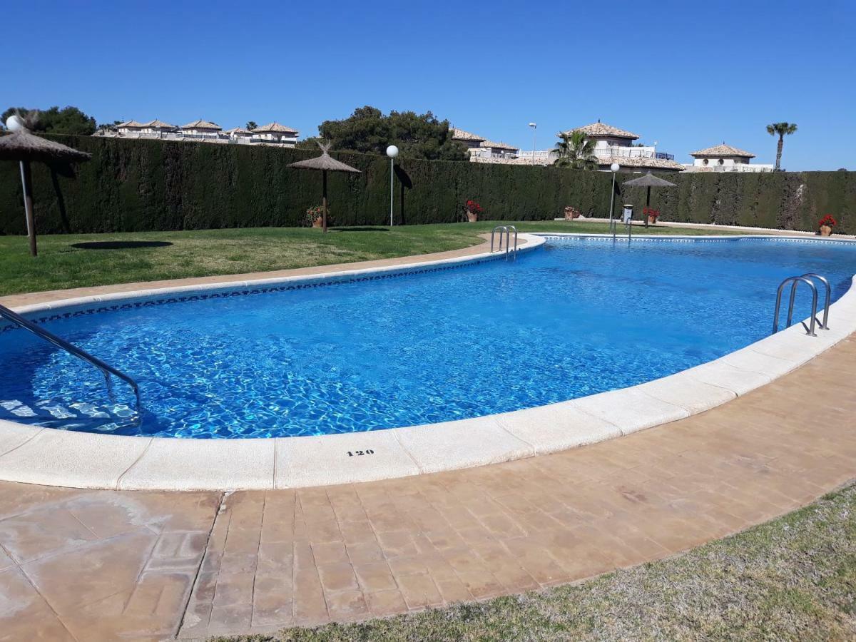 Fabulous Detached Large Villa 5 Bedrooms 3 Bathrooms Backing Onto Villamartin Golf Course Dış mekan fotoğraf